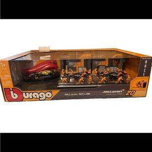 BbURAGO 1/43 DELUXE McLAREN F1 RACING PADDOCK SET 3 CARS, PIT CREW, 20 PIECE